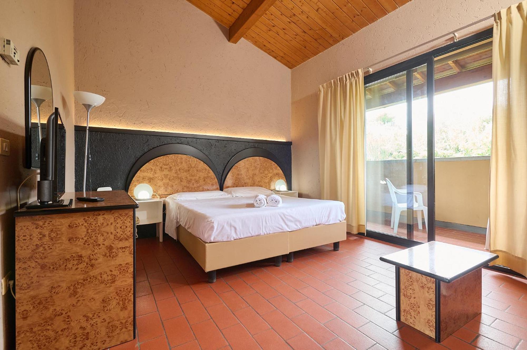 קסטנייטו קרדוצ'י Hotel Zi Martino מראה חיצוני תמונה