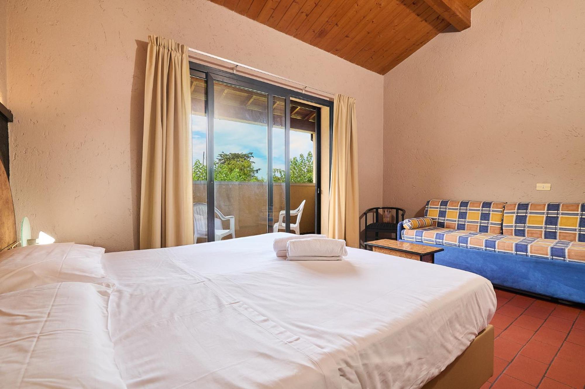 קסטנייטו קרדוצ'י Hotel Zi Martino מראה חיצוני תמונה