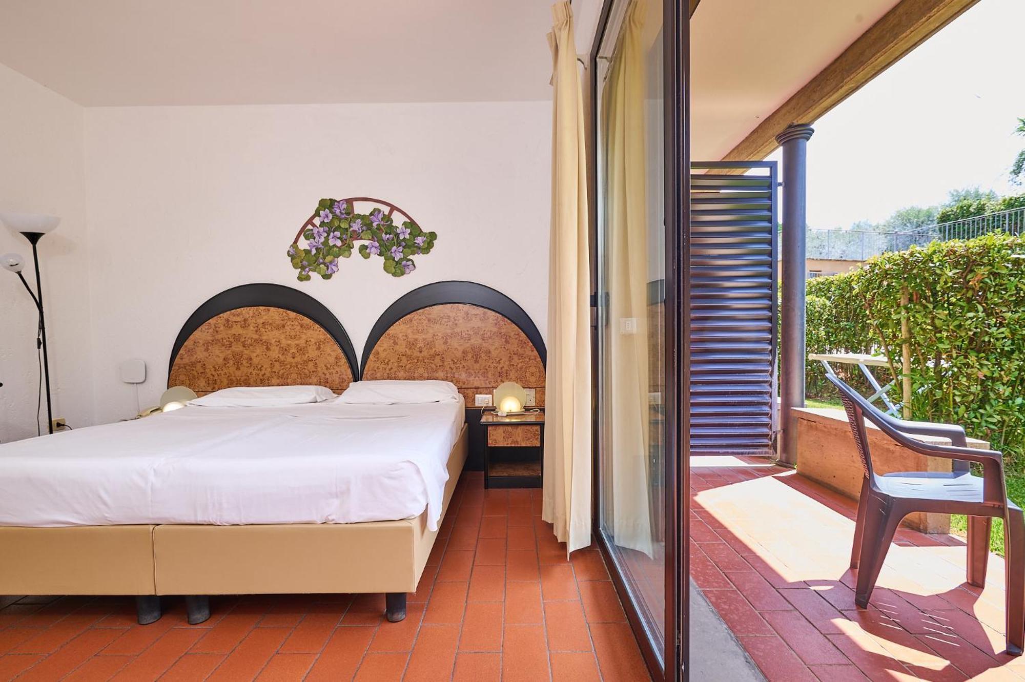 קסטנייטו קרדוצ'י Hotel Zi Martino מראה חיצוני תמונה