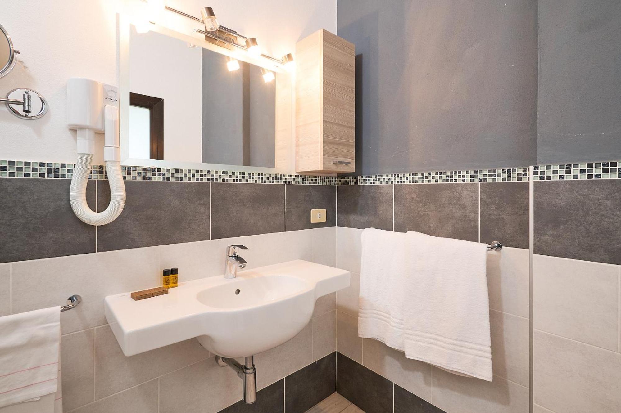 קסטנייטו קרדוצ'י Hotel Zi Martino מראה חיצוני תמונה