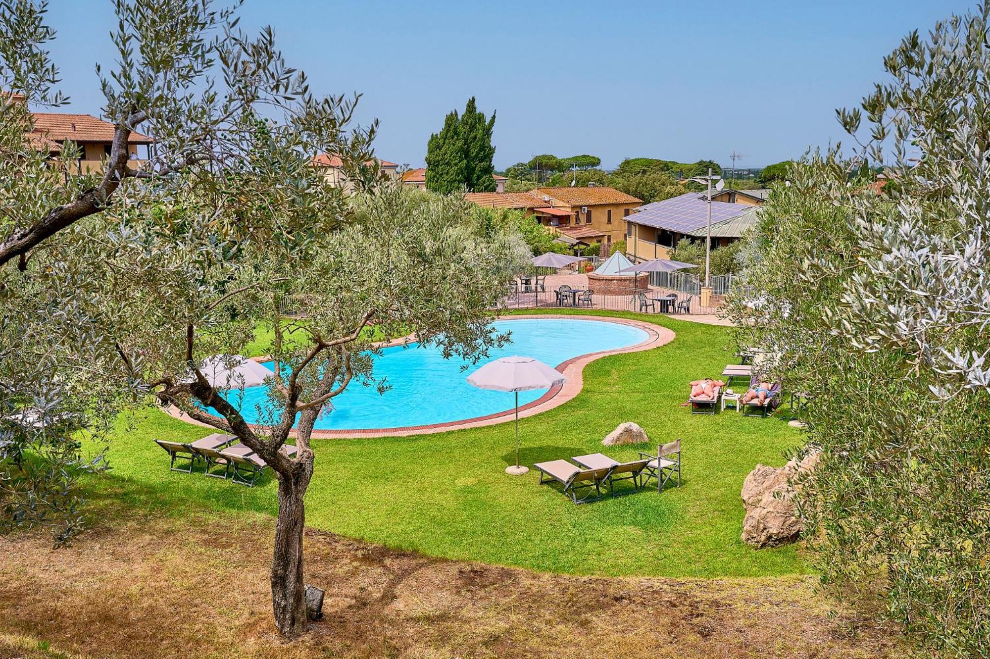 קסטנייטו קרדוצ'י Hotel Zi Martino מראה חיצוני תמונה